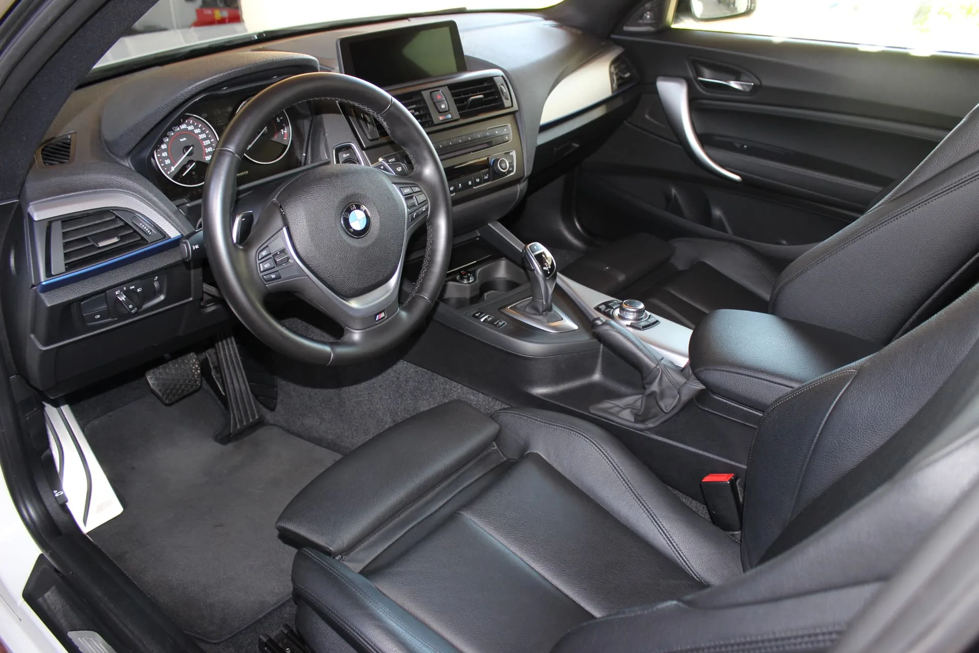Soin et detailing intérieur automobile réalisé par CarShine69